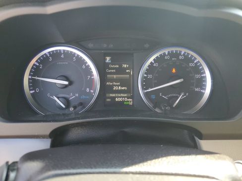 Used 2019 Toyota Highlander XLE AWD/4WD image 16