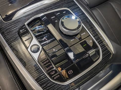 Certified 2025 BMW X7 M60i AWD/4WD image 19