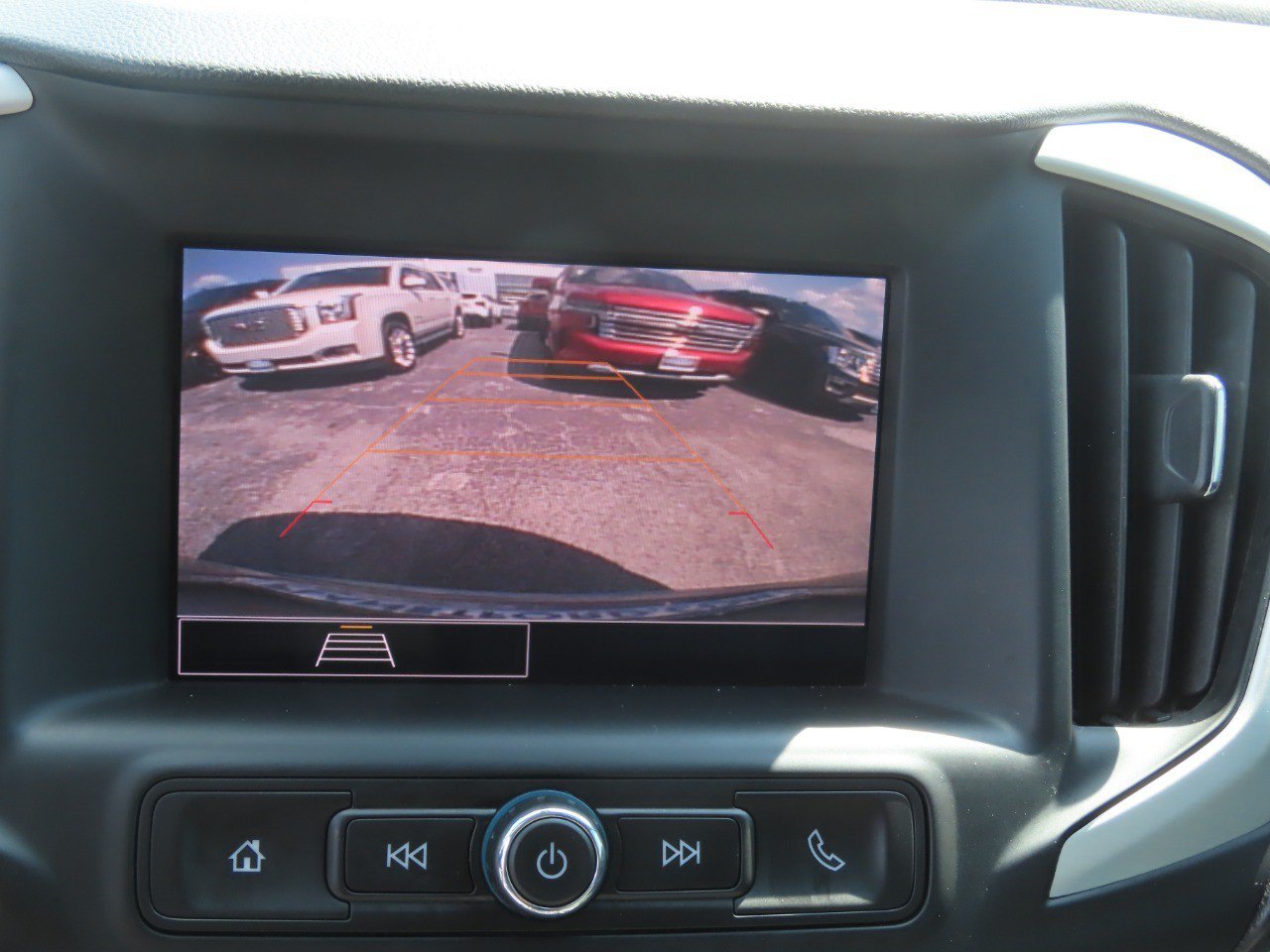 Used 2024 GMC Terrain SLE w/ Driver Convenience Package FWD image 32