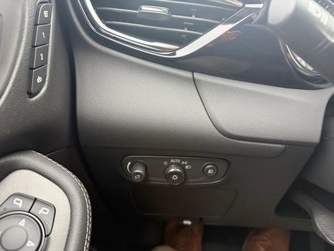 Used 2022 Buick Encore GX Essence w/ Experience Buick Package image 29