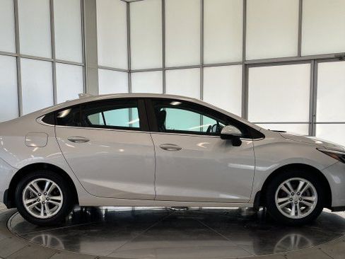 Used 2016 Chevrolet Cruze LT FWD image 8