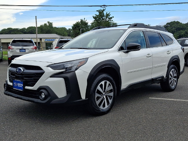 Used 2025 Subaru Outback Premium AWD/4WD image 3