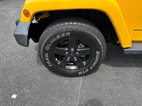 Used 2015 Jeep Wrangler Unlimited Sahara AWD/4WD image 12