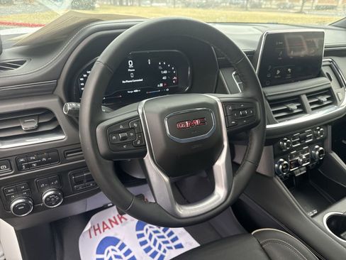 Used 2024 GMC Yukon XL SLT w/ SLT Luxury Package image 16