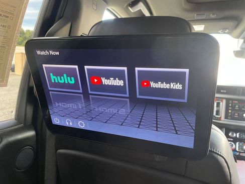 Used 2023 GMC Yukon XL Denali Ultimate AWD/4WD image 22