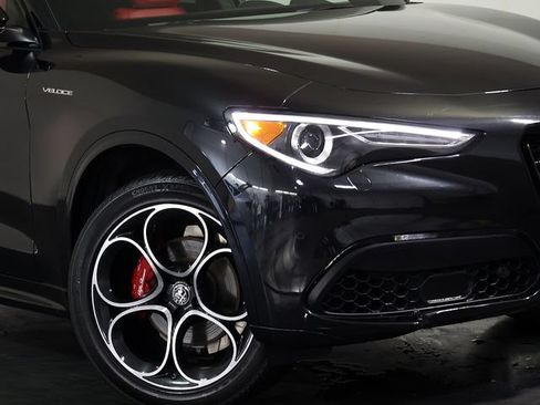 Used 2023 Alfa Romeo Stelvio Veloce AWD/4WD image 8