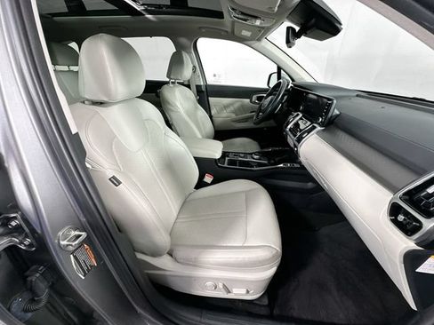 Used 2023 Kia Sorento SX Prestige w/ Panoramic Sunroof Package AWD/4WD image 32