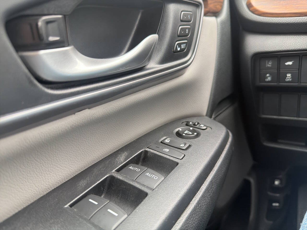 Used 2017 Honda CR-V EX-L image 10