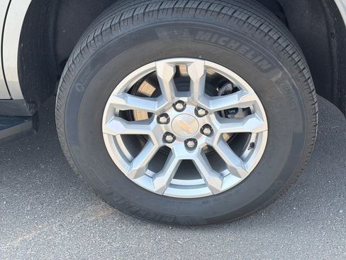 Used 2025 Chevrolet Tahoe LT AWD/4WD image 19
