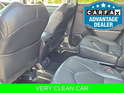 Used 2024 Toyota Highlander XLE AWD/4WD image 14