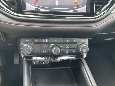 Used 2024 Dodge Durango GT AWD/4WD image 33