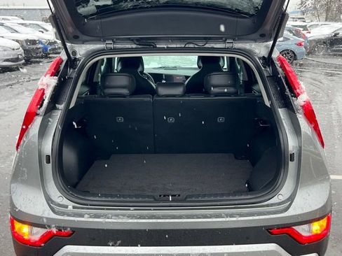 Certified 2025 Kia Niro EX image 8