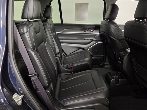 Used 2023 Jeep Grand Cherokee L Limited w/ Luxury Tech Group II AWD/4WD image 38