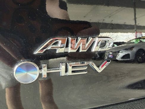 Used 2025 Toyota Camry SE w/ Multimedia Upgrade Package image 34