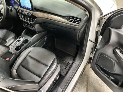 Used 2020 Ford Escape Titanium w/ Titanium Premium Package 2.0 image 30