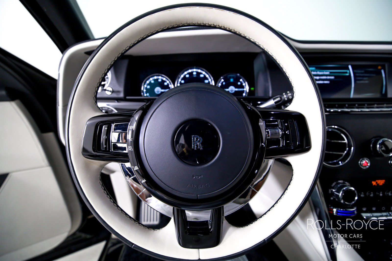 Used 2023 Rolls-Royce Cullinan w/ Cullinan Package AWD/4WD image 14