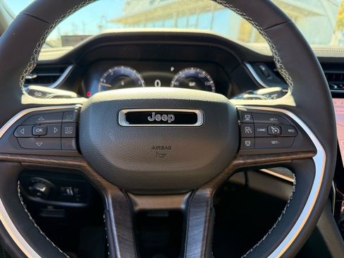 New 2025 Jeep Grand Cherokee Limited image 12