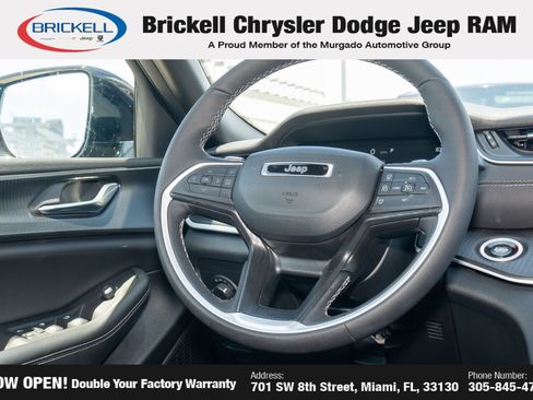 Used 2025 Jeep Grand Cherokee L Altitude AWD/4WD image 23