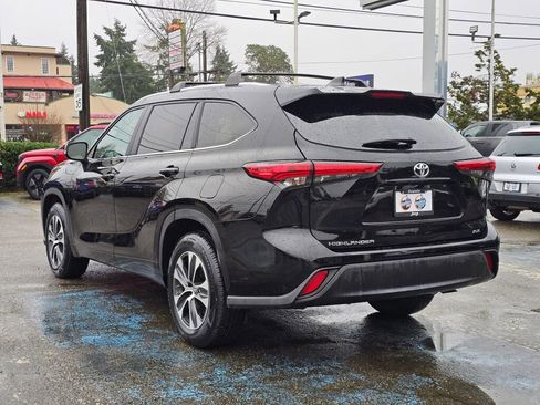 Used 2023 Toyota Highlander XLE image 5