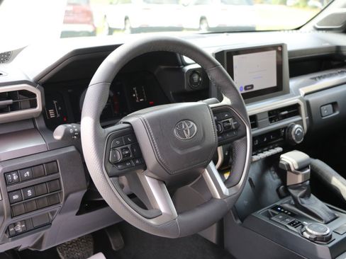 Used 2025 Toyota Tacoma SR5 AWD/4WD image 16