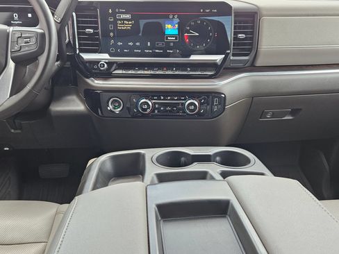 Used 2023 GMC Sierra 1500 SLT AWD/4WD image 10