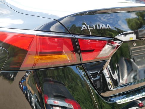 Certified 2023 Nissan Altima 2.5 SV w/ SV Premium Package AWD/4WD image 17
