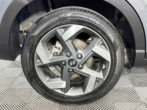 Used 2024 Hyundai Venue SEL image 40