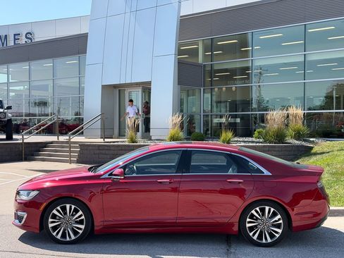 Used 2017 Lincoln MKZ Reserve w/ Climate Package FWD image 3
