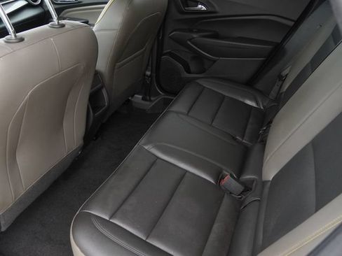 Used 2025 Chevrolet Trax ACTIV w/ Sunroof Package FWD image 13