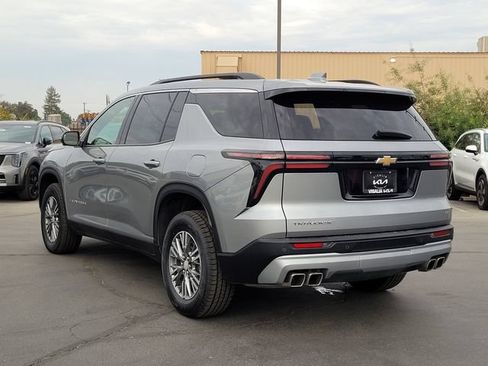 Used 2024 Chevrolet Traverse LT FWD image 7