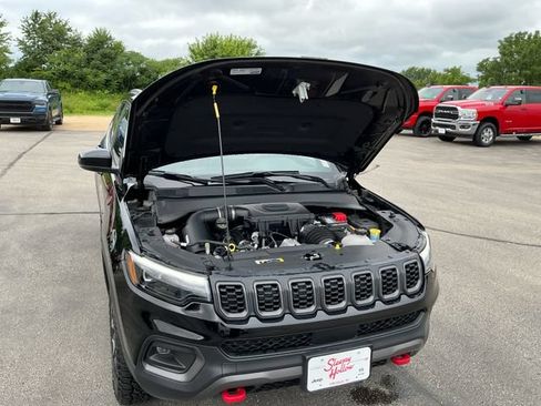 Used 2024 Jeep Compass Trailhawk w/ Trailhawk Elite Group AWD/4WD image 11