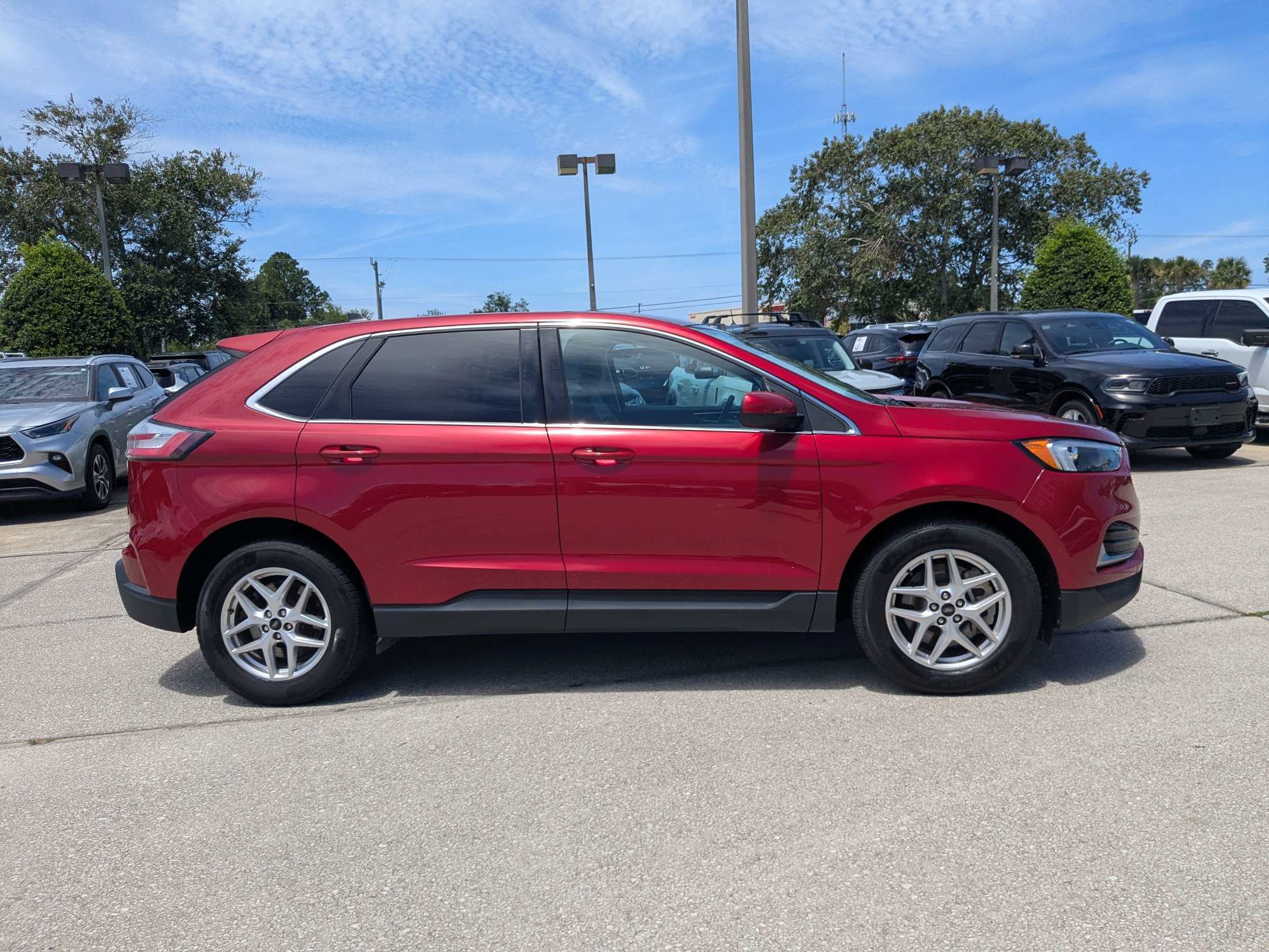 Used 2024 Ford Edge SEL AWD/4WD image 3
