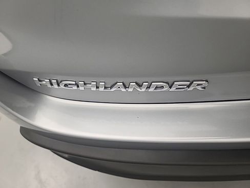Used 2016 Toyota Highlander XLE AWD/4WD image 10