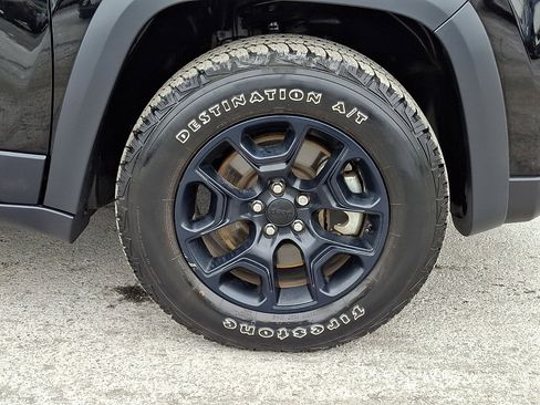 Used 2022 Jeep Cherokee Latitude w/ Sun & Sound Group image 8