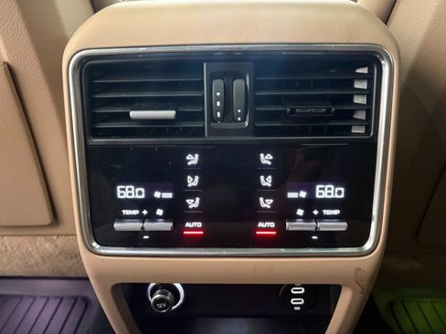 Used 2022 Porsche Cayenne E-Hybrid AWD/4WD image 15