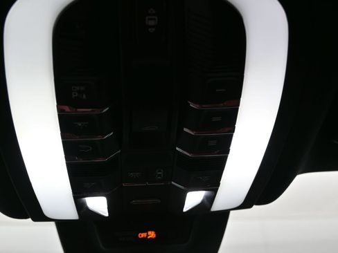 Certified 2024 Porsche Macan GTS image 24