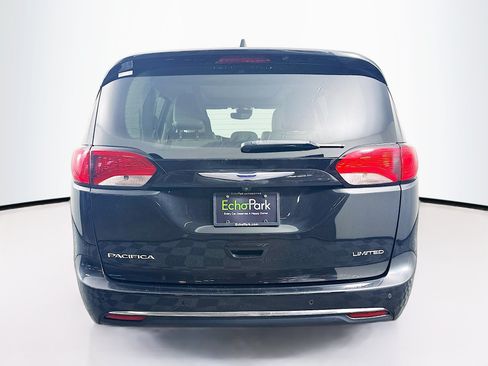 Used 2020 Chrysler Pacifica Limited w/ Advanced Safetytec Group FWD image 7