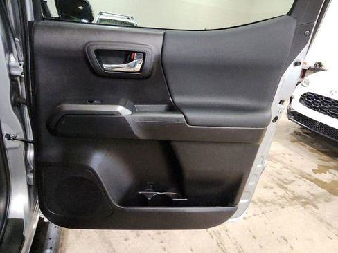 Used 2020 Toyota Tacoma TRD Off-Road w/ Technology Package image 30