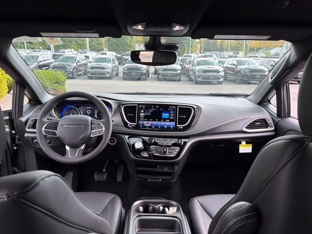New 2027 Chrysler Pacifica Select AWD/4WD image 18