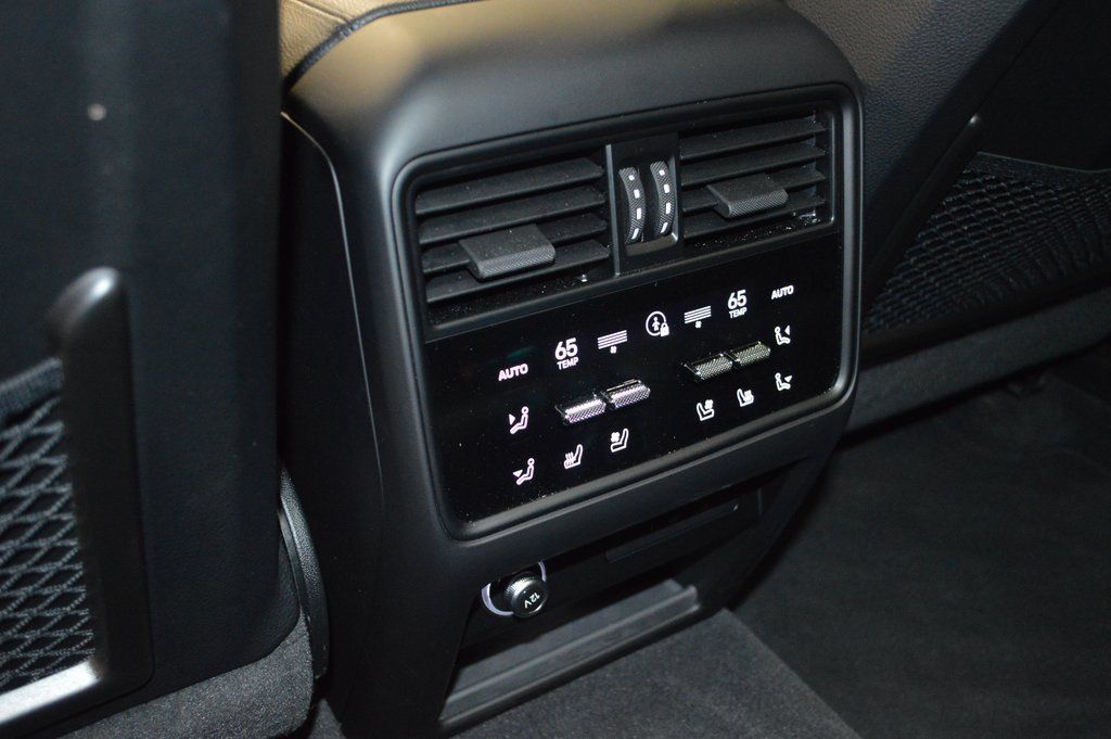 Certified 2025 Porsche Cayenne AWD/4WD image 36