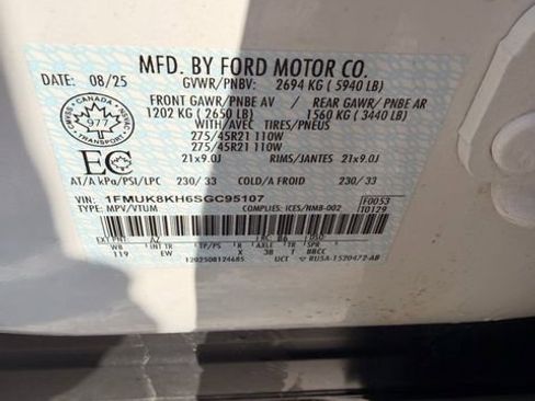 Used 2025 Ford Explorer ST-Line w/ ST-Line Street Pack AWD/4WD image 3