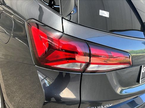 Used 2023 Chevrolet Equinox LT FWD image 28