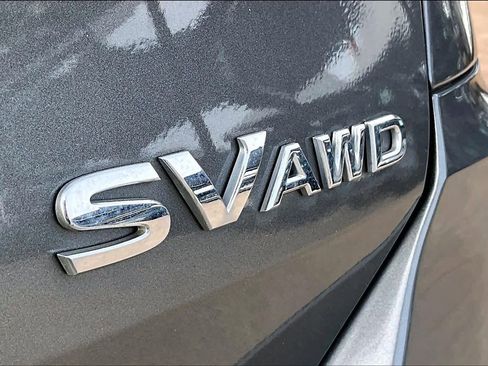 Used 2018 Nissan Rogue SV image 9