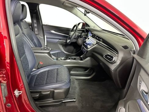 Used 2022 Chevrolet Bolt EUV LT w/ Convenience Package image 28