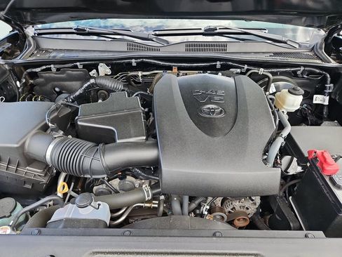 Used 2020 Toyota Tacoma SR5 AWD/4WD image 30