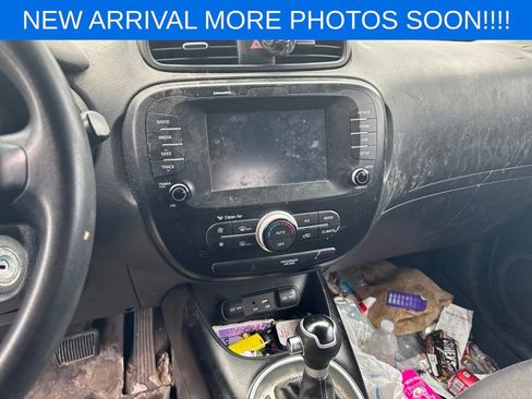 Used 2018 Kia Soul + FWD image 13