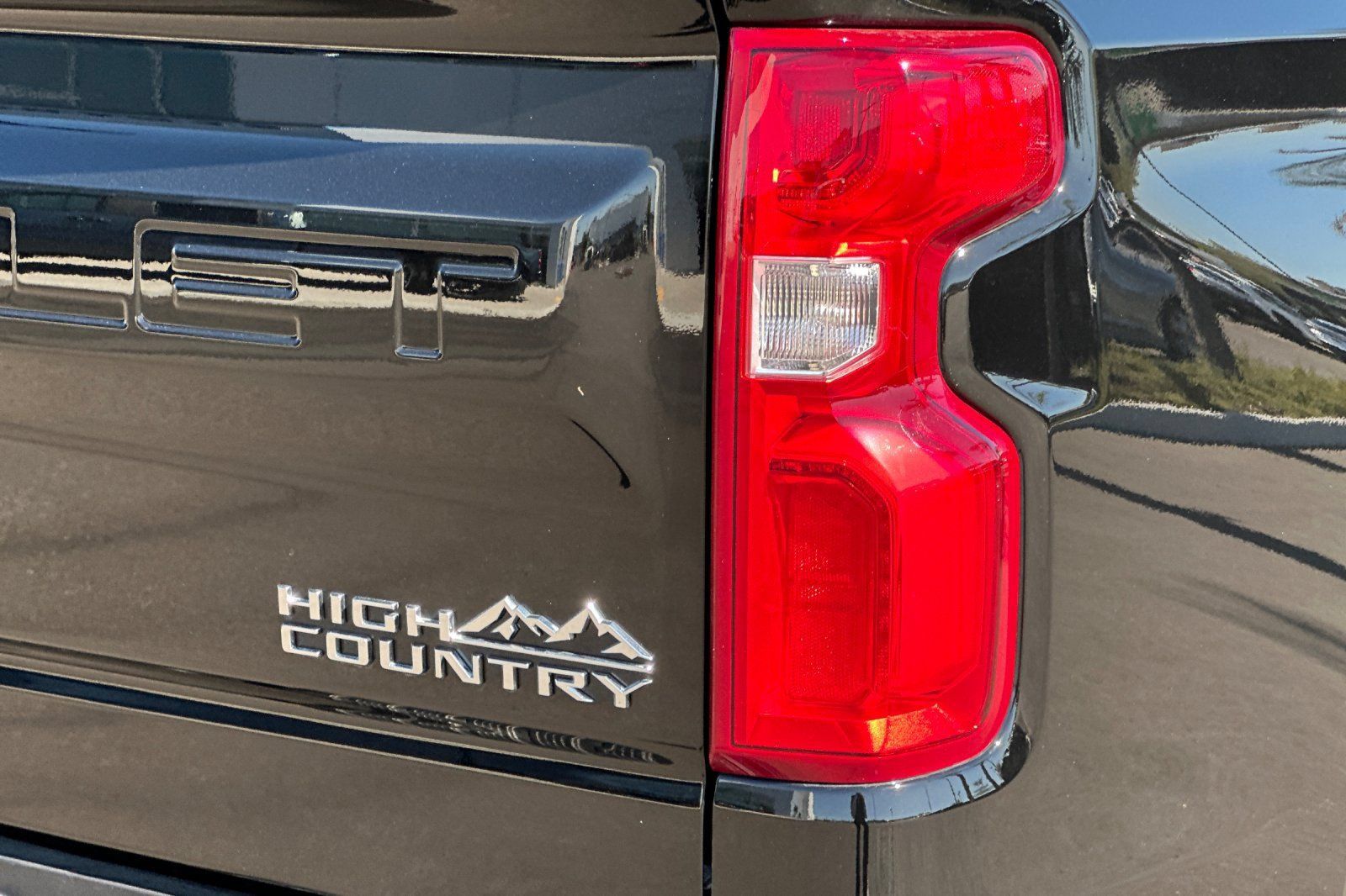 Used 2026 Chevrolet Silverado 1500 High Country w/ Technology Package AWD/4WD image 38