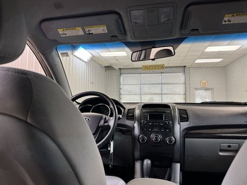 Used 2011 Kia Sorento LX image 20