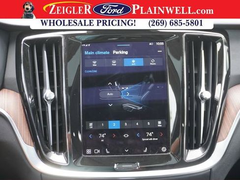 Used 2023 Volvo S60 T8 Plus image 21