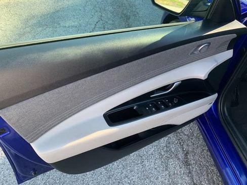 Used 2023 Hyundai Elantra Limited w/ Preferred Accessory Package FWD image 20